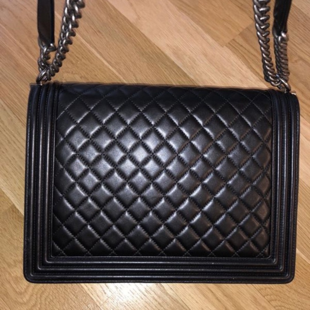 Chanel Large Boy Bag - Picture 2 of 5